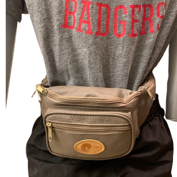 VEGAN LEATHER FANNY PACK NWT Only 1 left - Picture 7 of 12